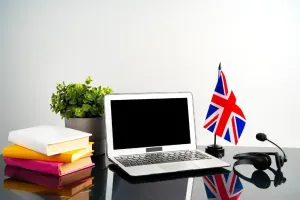 Dlaczego warto uczyć się w szkole językowej online